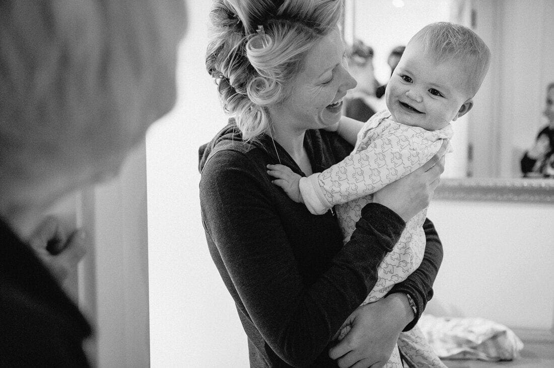 mum and daughter on the wedding day